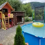 чан баня басейн Mizhhirya (Transcarpathia)