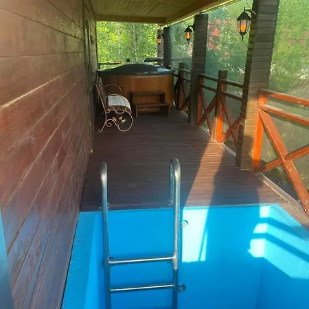 чан баня басейн Mizhhirya (Transcarpathia)